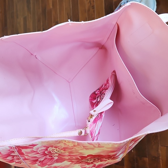 Tabitha Webb Pink White Floral Tote & Wristlet - Picture 11 of 16